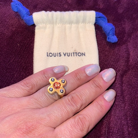 Preloved Louis Vuitton ring excellent condition size S 5-5 1/2 comeswithdust bag - Picture 3 of 9